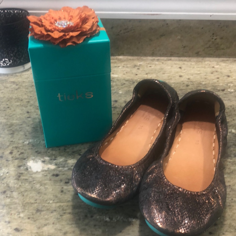Sz.10 Ember Tieks.